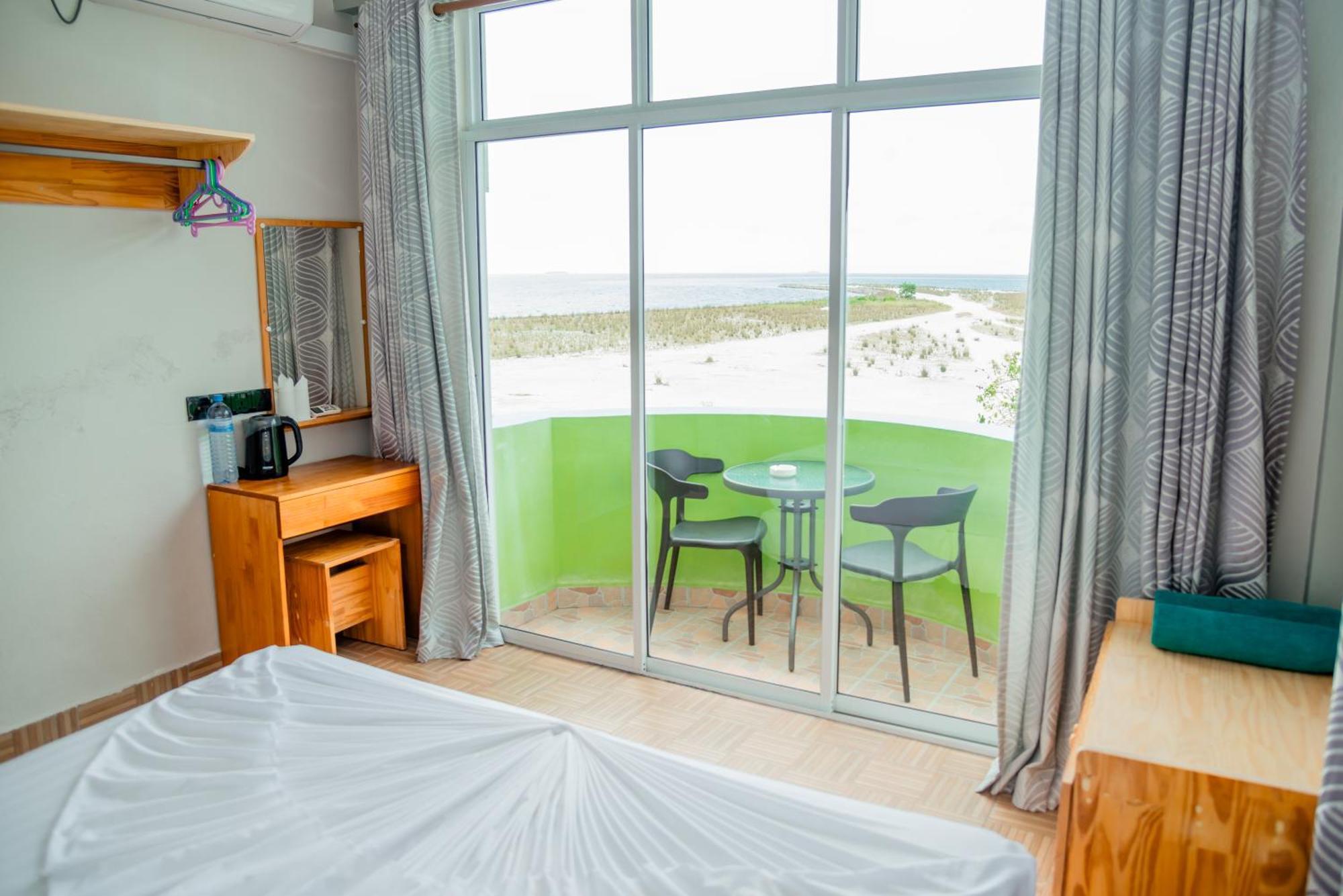 Nhà mặt đất 320 m² 11 phòng ngủ, 12 phòng tắm riêng ở Nam Đảo San Hô Male Guraidhoo  Ngoại thất bức ảnh